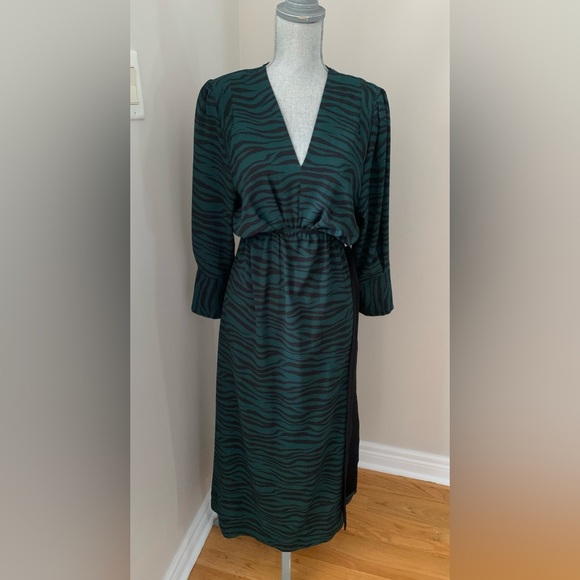 Grace & Mila Dress - Picture 4 of 7